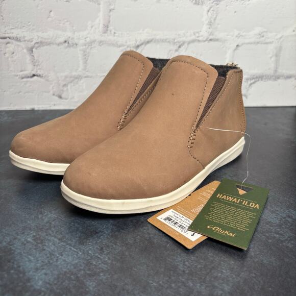 OluKai Women's 5 Hawai'iloa Manu Hope Ankle Booties Leather Taupe Grey/Off White - Picture 1 of 12